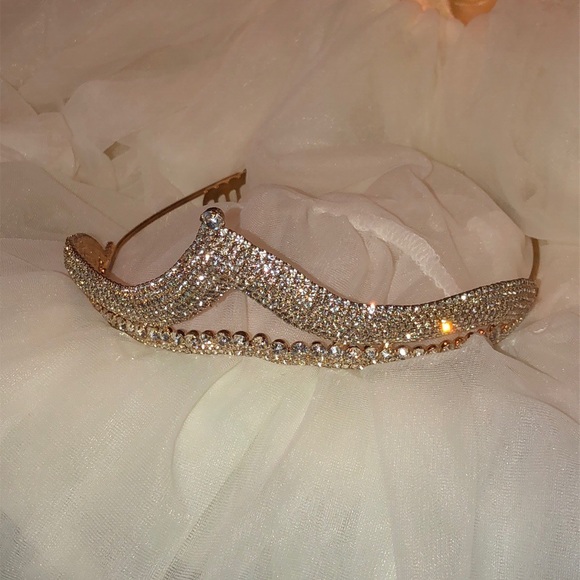 Crown - Picture 4 of 4